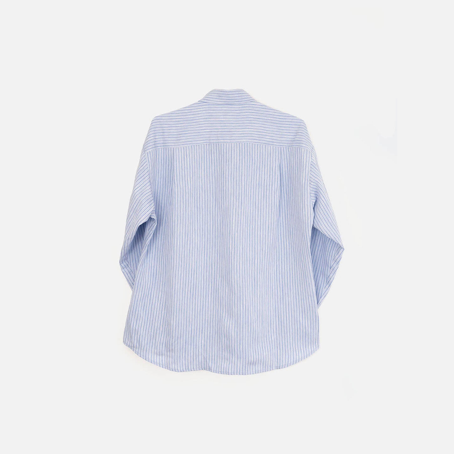 Camisa de rayas azul claro