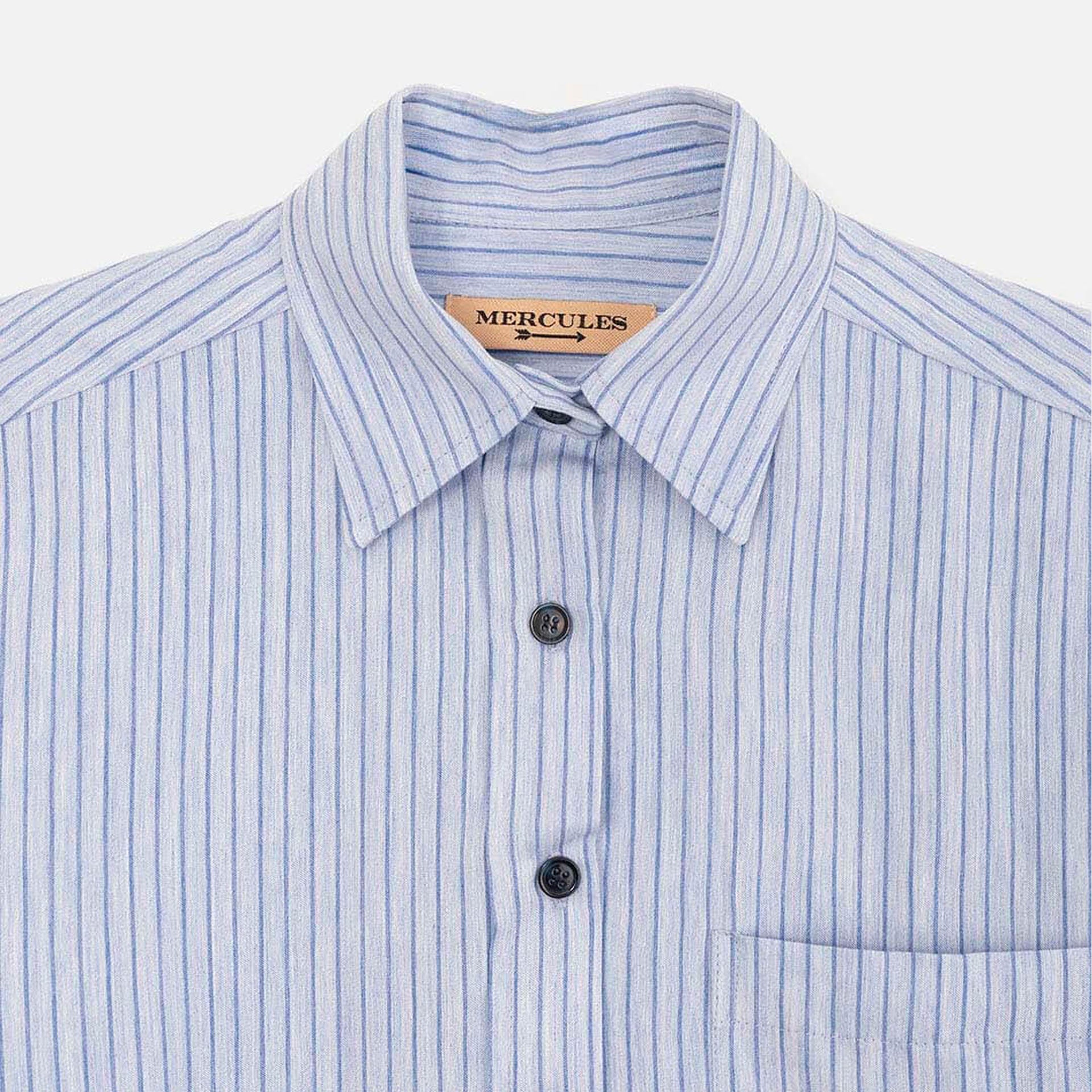 Camisa de rayas azul claro
