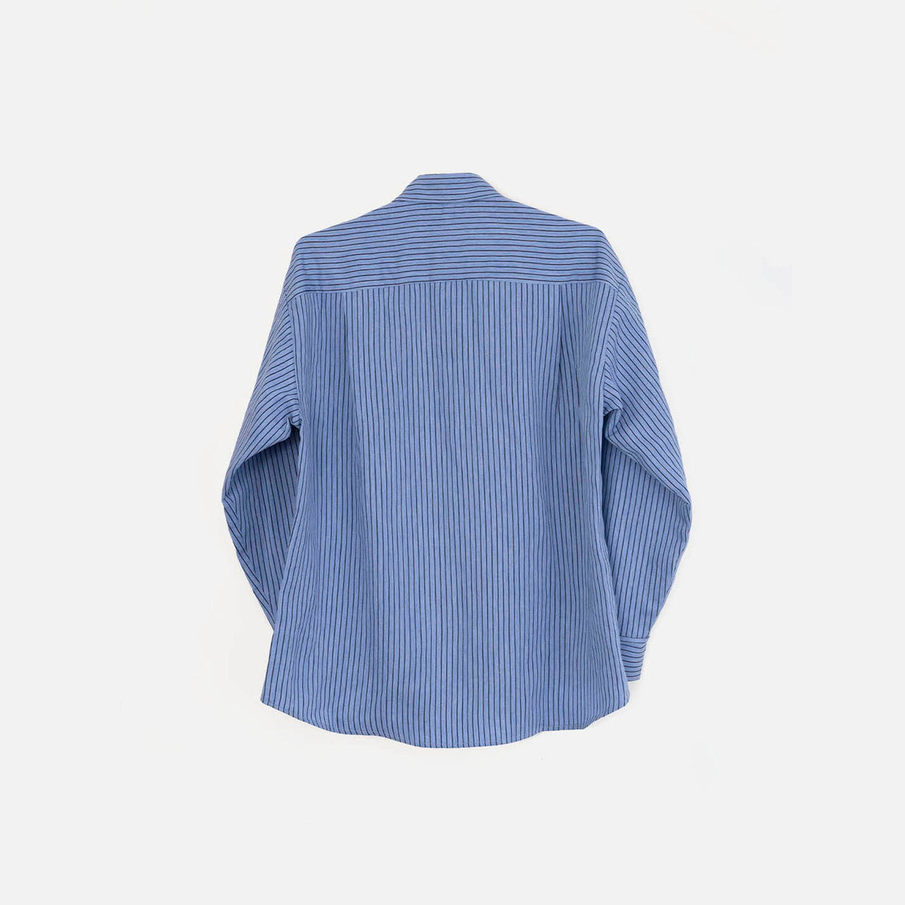 Camisa de rayas azul oscuro