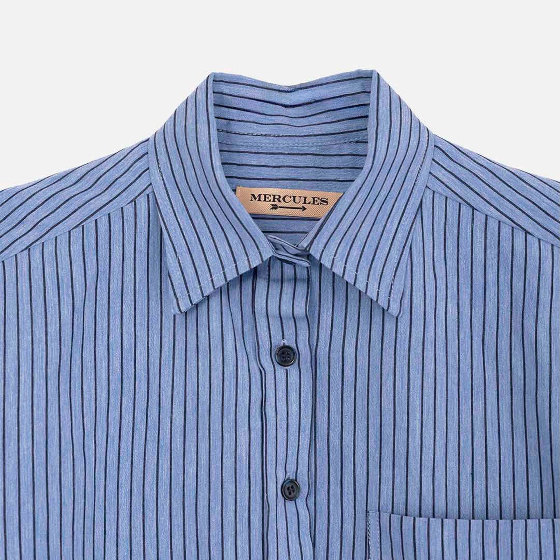 Camisa de rayas azul oscuro