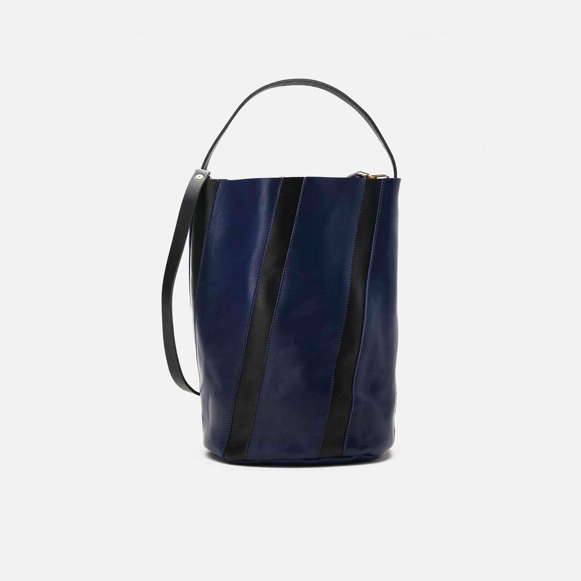 Bucket Twist Night Blue y Negro